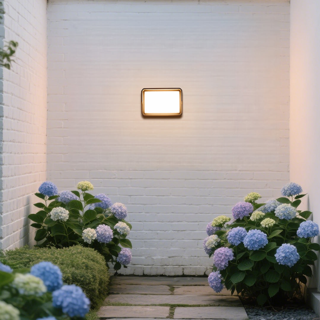 Stan Square Minimalist LED Outdoor Wall Light