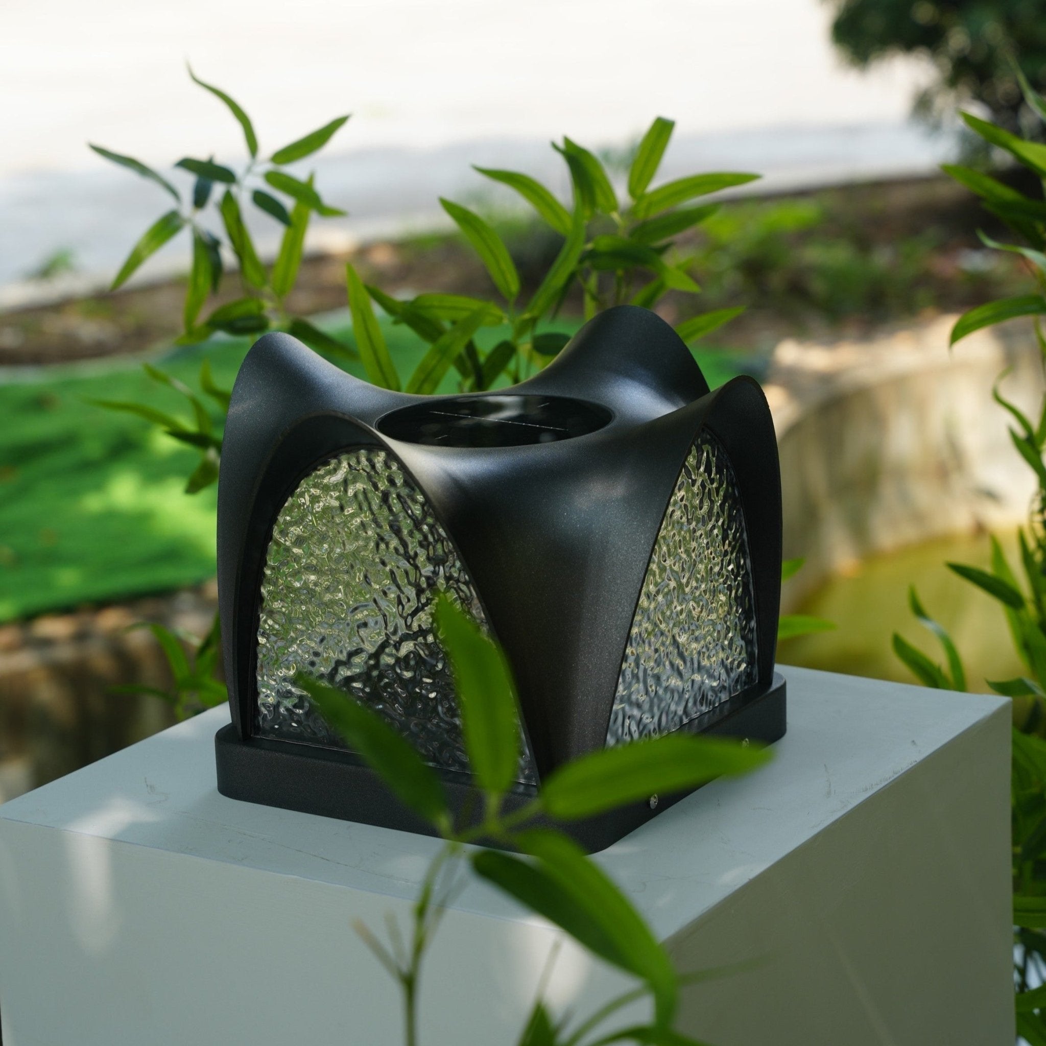 Veyra Modern Solar Outdoor Light-Neutral Decor