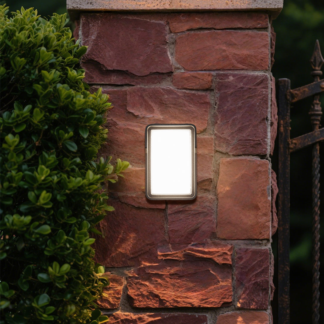 Stan Square Minimalist LED Outdoor Wall Light