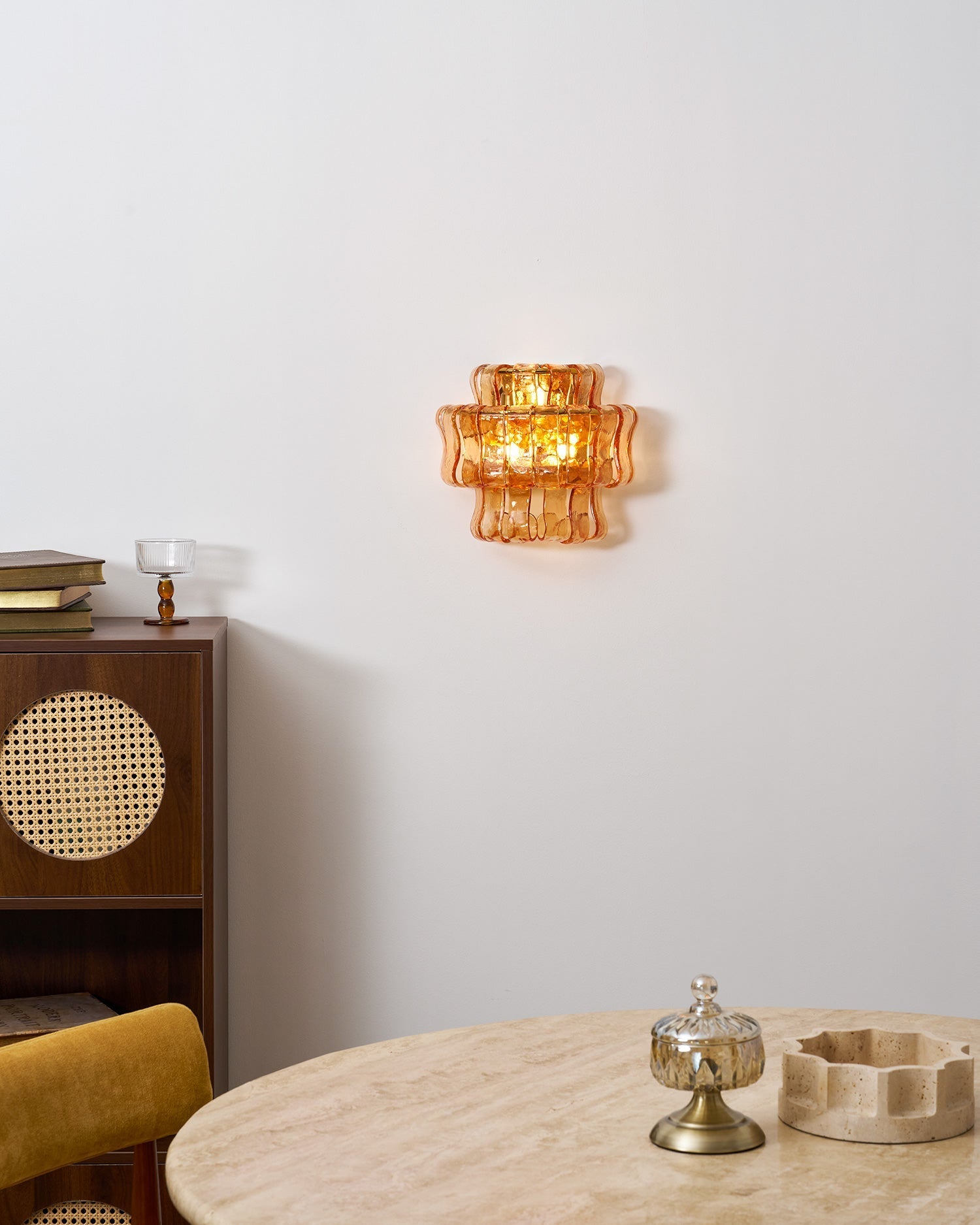 Albano Wall Lamp in clear glass, front view.