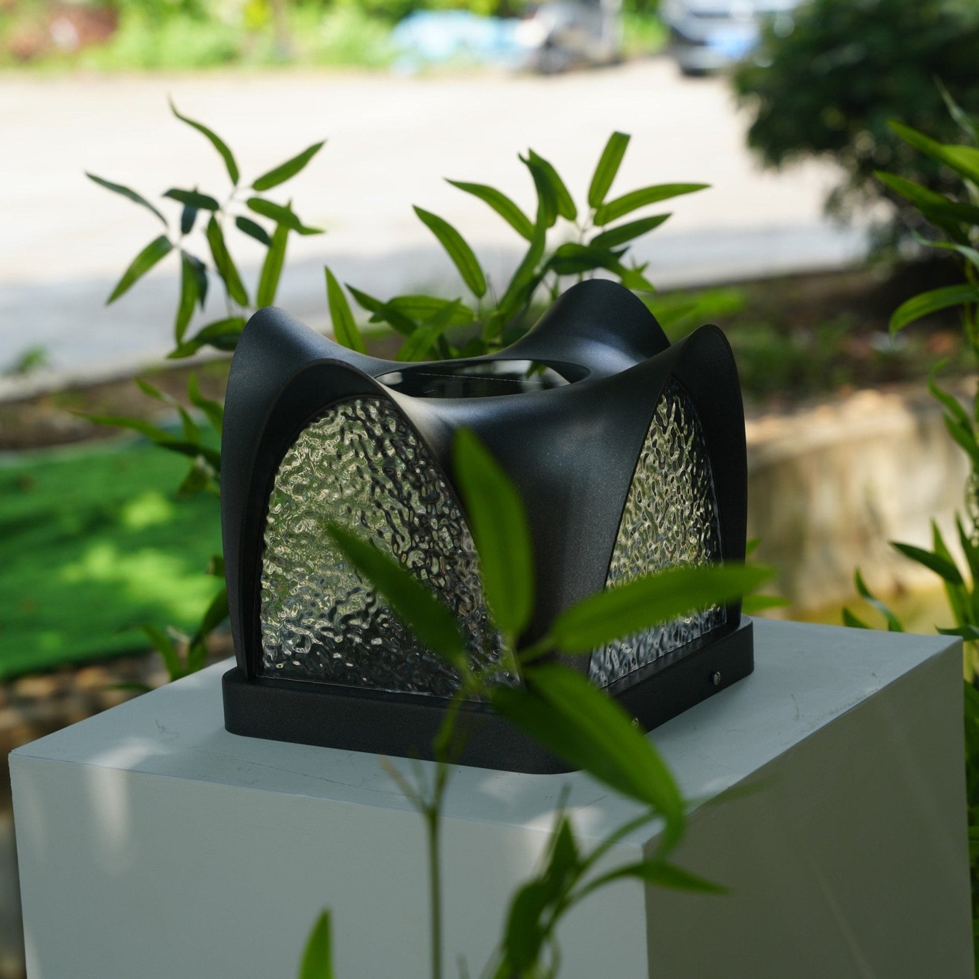 Veyra Modern Solar Outdoor Light-Neutral Decor