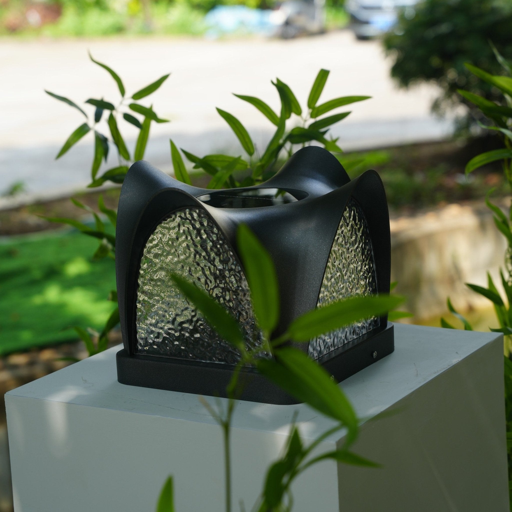 Veyra Modern Solar Outdoor Light-Neutral Decor