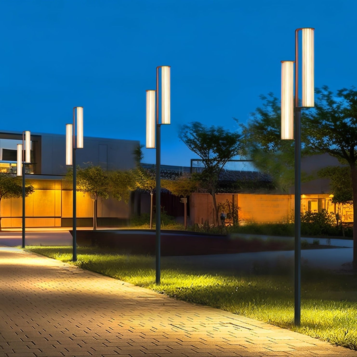 Reldax Arc Outdoor Post Lamp-Neutral Decor