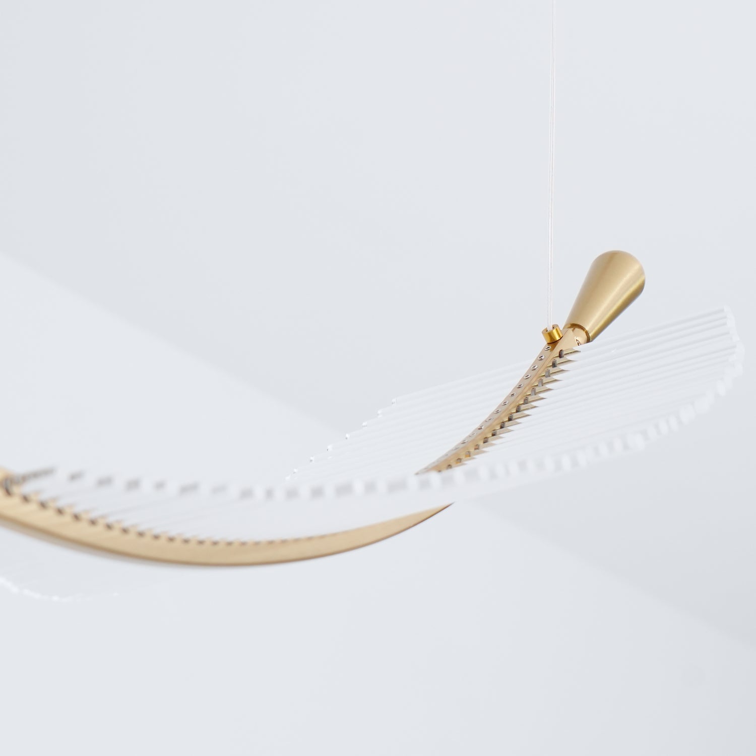 Kuo Chandelier Leaf Acrylic Gold Elegant Modern-Neutral Decor