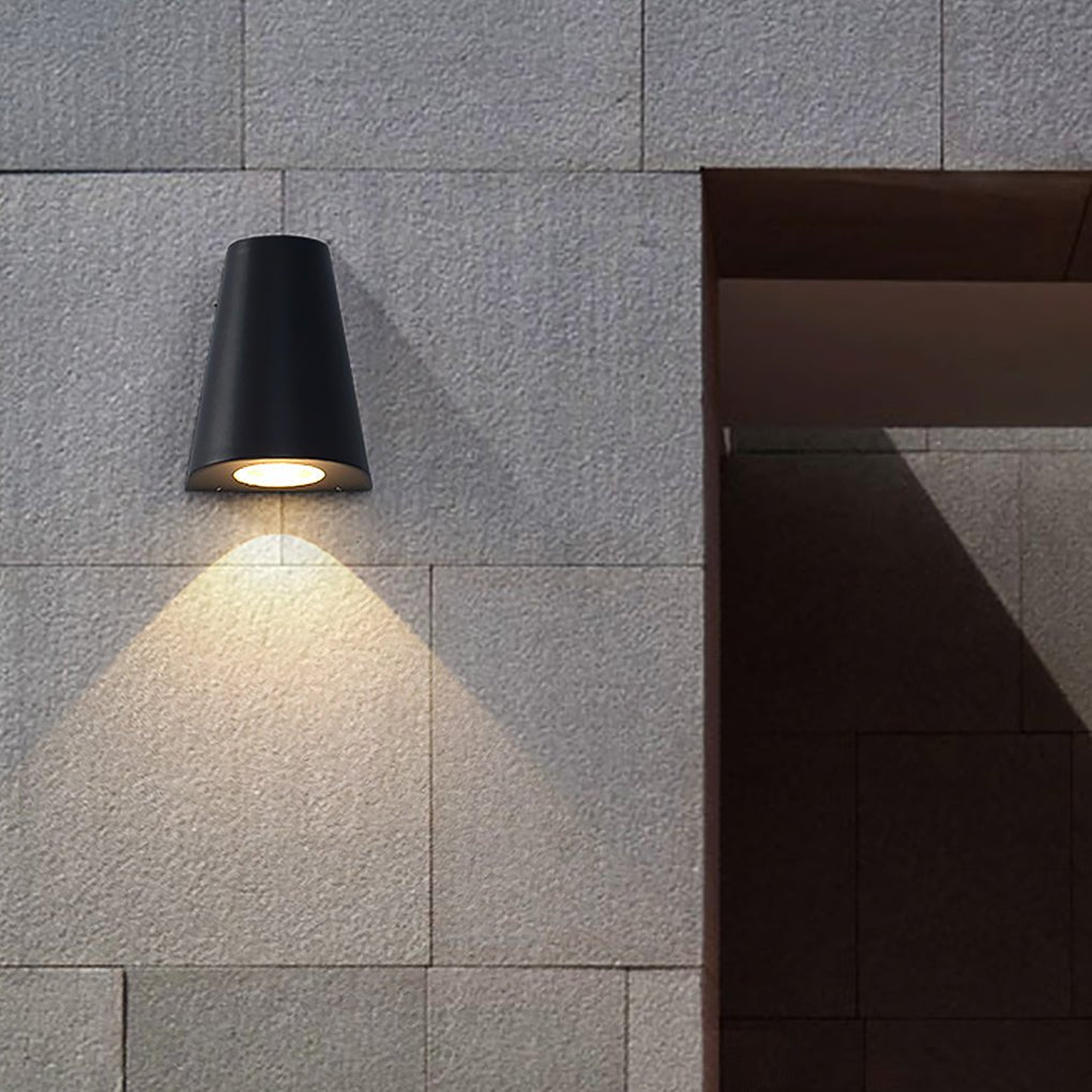 Hal Nordic Minimalist LED Outdoor Wall Light