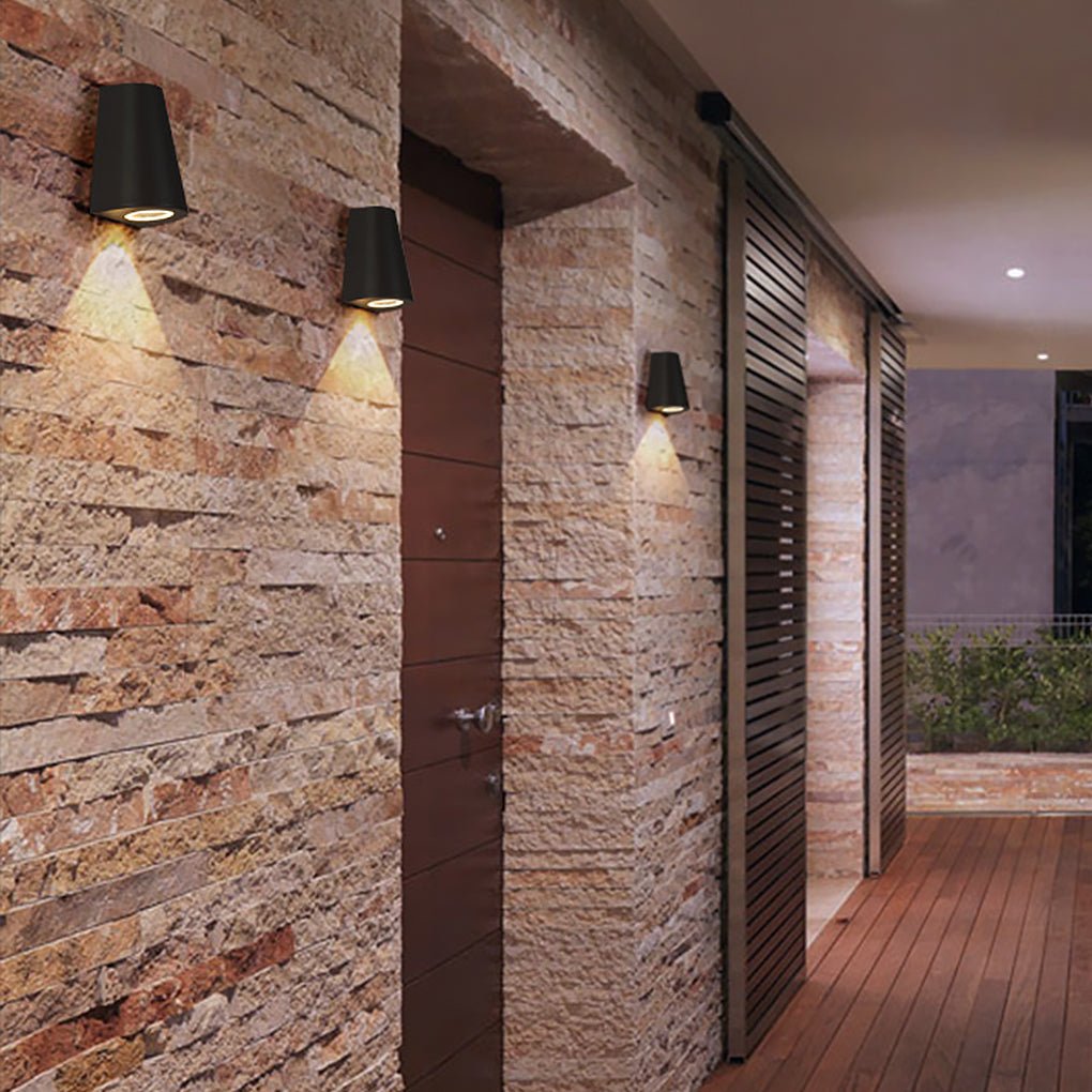 Hal Nordic Minimalist LED Outdoor Wall Light