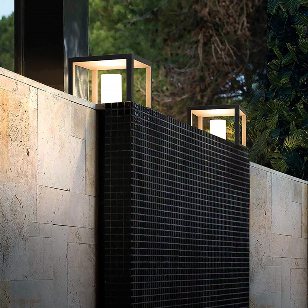 Des Decorative LED Solar Landscape Outdoor Post Lights