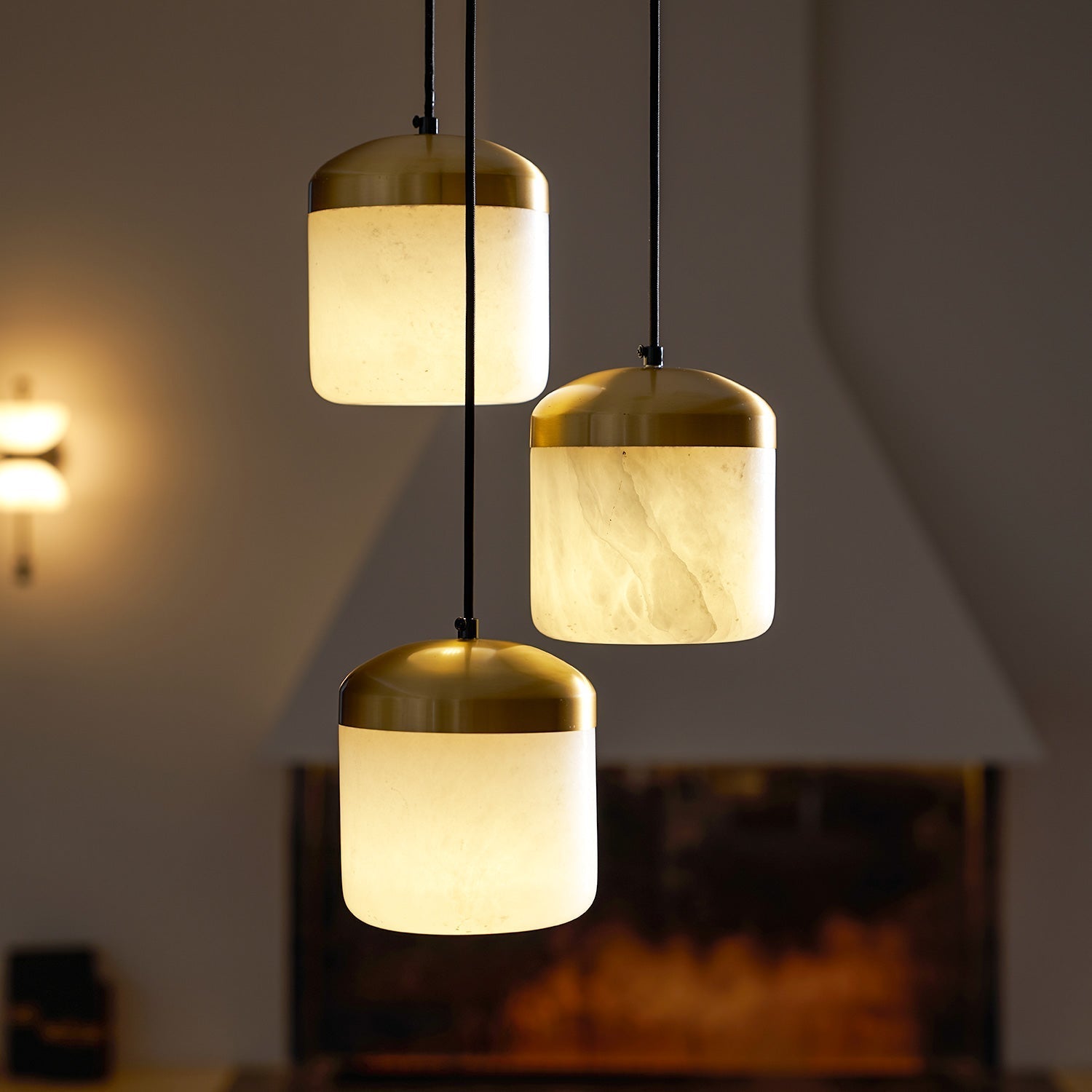Comparison of the different sizes of the Asta pendant lamp.