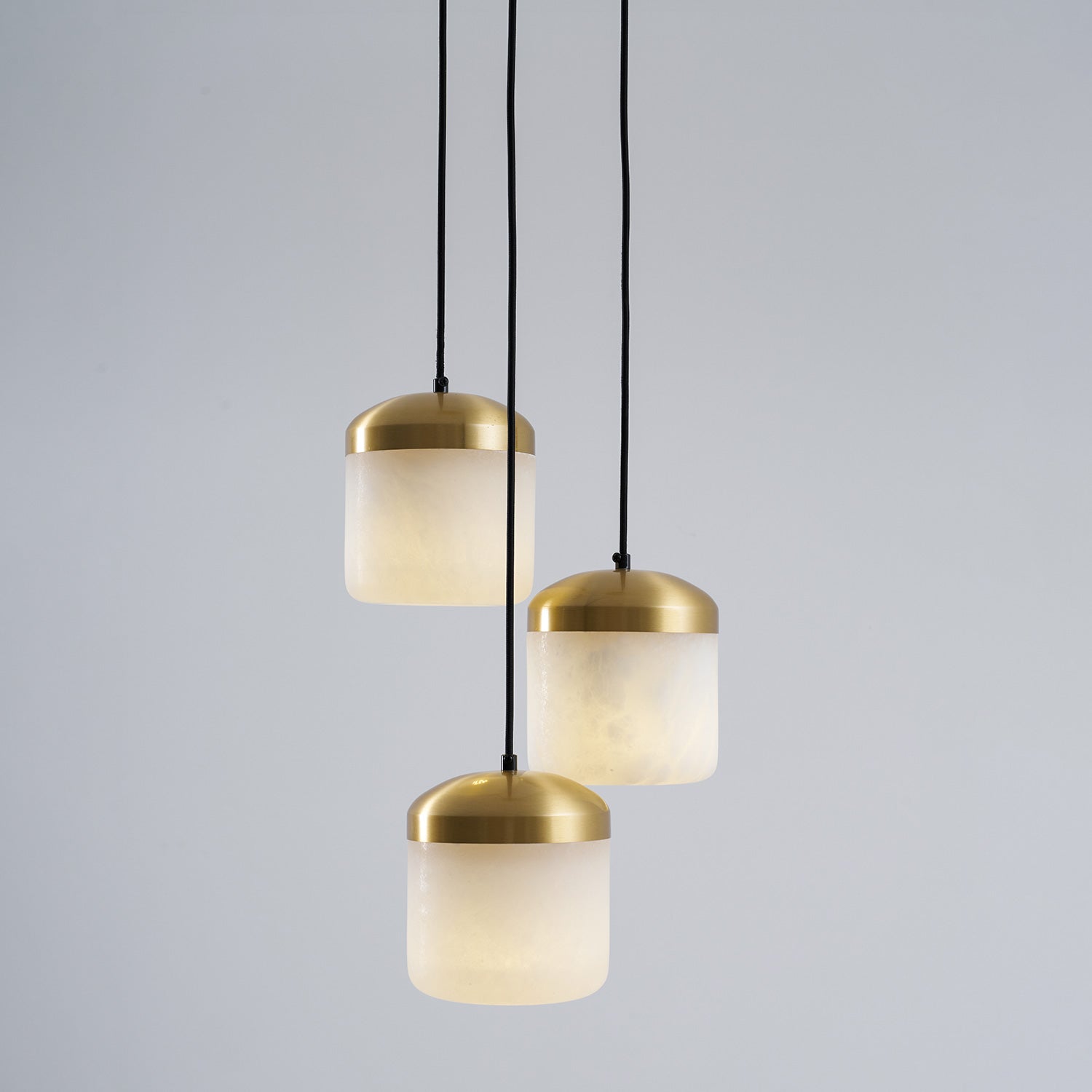 Side profile of the Asta pendant lamp's alabaster shade.