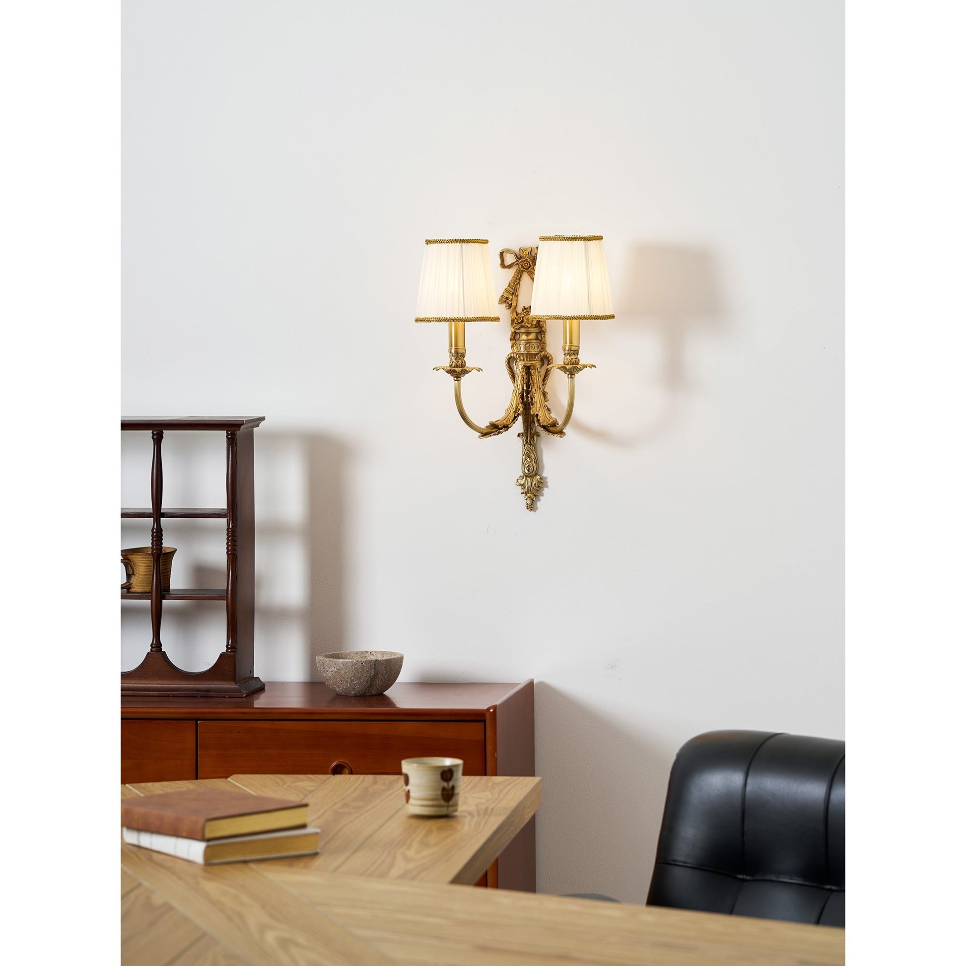 A view highlighting the lamp's vertical height.